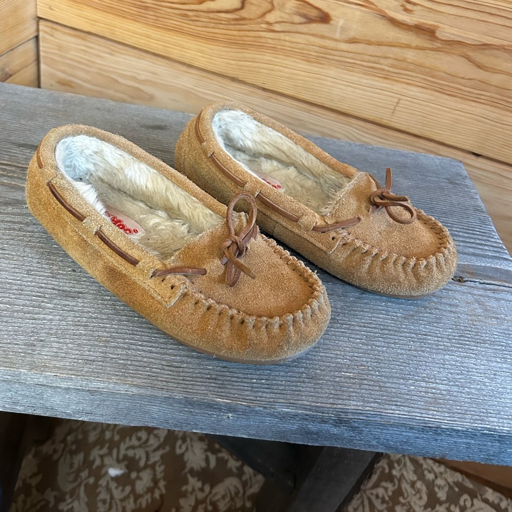 Cozy Cream Fuzzy‎ Slippers